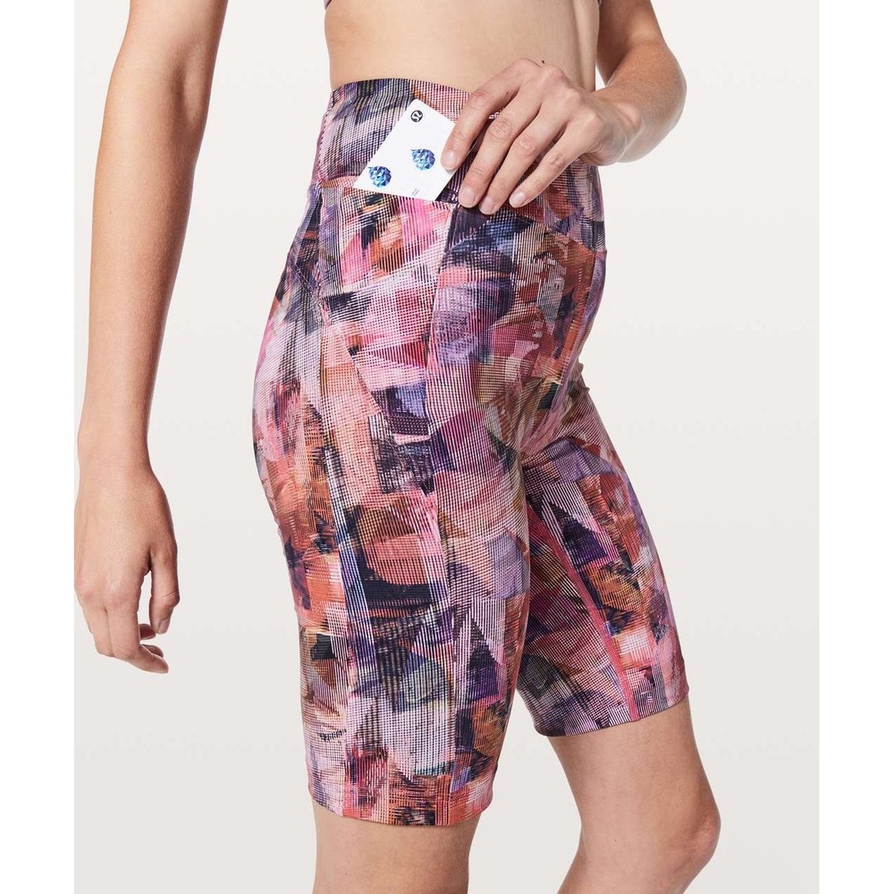 Lululemon On Pace shorts in the Sun Dazed Multi‎ Pink print